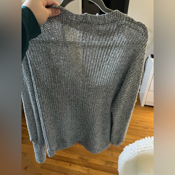 Cute light weight sweater - Picture 2 of 2